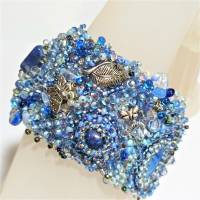 Breites Armband blau Unikat handgefertigt Perlmutt Sodalith Glas handmade Schmetterlinge boho Bild 6