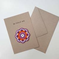 Glückwunschkarte mit einer gehäkelten bunten Mandala-Blume Bild 5