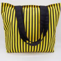 Einkaufstasche aus schwarz-gelb gestreiftem Baumwollstoff in Handarbeit genäht Bild 1