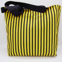 Einkaufstasche aus schwarz-gelb gestreiftem Baumwollstoff in Handarbeit genäht Bild 2