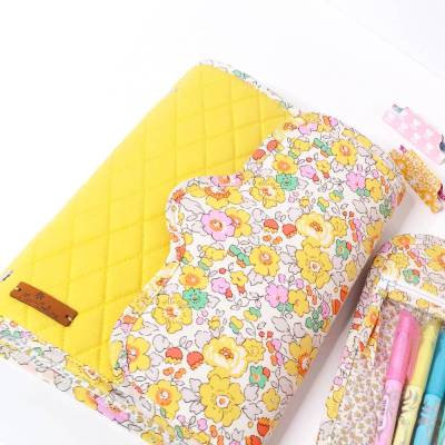 Planer blanko - gut als Scrapbook, Bullet Journal, Sketchbook. Gepunktete Blätter, 5 Innenfächer und eine Außentasche 