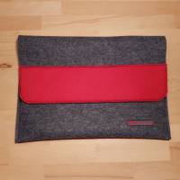 Notebooktasche aus reinem Wollfilz mit Klettverschluss - Anthrazit mit Rot - 35cm x 24,5cm Bild 1