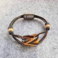 Armband aus Lederriemen mit Perlen und Magnetverschluss Bild 2