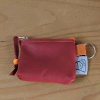 Tampontäschchen oder Geldbeutel m.Schlüsselring, aus echtem Leder, tomatenrot mit orange Bild 1