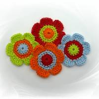Handgemachte Häkelblumen 3-farbig - 6 cm Durchmesser in Wunschfarben Bild 7