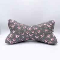 Leseknochen/Nackenkissen aus grauem Baumwollstoff mit rosa Kirschblüten handgearbeitet Bild 2