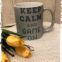 Glitzer Tasse - bedruckt - "KEEP CALM AND GAME ON" - die perfekte Tasse für alle Gamer! Bild 2