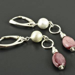 Ohrringe, lang aus 925er Silber mit Mookait, rosa lila, Ohrhänger mit Brisur, mattes Silber Bild 4