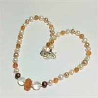 Perlenkette weiß Karneol orange und Bergkristall handgemacht als Collier Herbst Schmuck Geschenk Bild 3