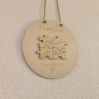 Familienschild, Türschild, Familyschild aus Holz mit Puzzleteilen der einzelnen Familienangehörigen Bild 1