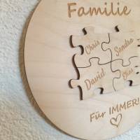 Familienschild, Türschild, Familyschild aus Holz mit Puzzleteilen der einzelnen Familienangehörigen Bild 2