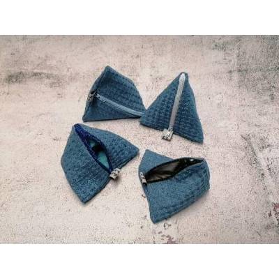 Schnullertasche als Schlüsselanselanhänger in Pyramidenform für hygienische Aufbewahrung der Schnuller, blau Waffelpique