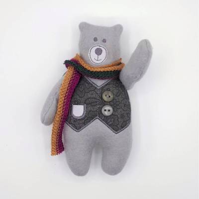 ITH Stickdatei Bär Luis 13x18 – Sofortdownload, 2 Varianten, inkl. Anleitung