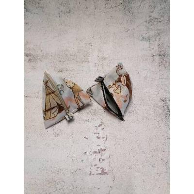 Schnullertasche als Schlüsselanhänger in Pyramidenform für hygienische Aufbewahrung der Schnuller, Waldfreunde