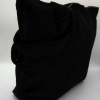 Einkaufstasche aus schwarzem Cord in Handarbeit genäht Bild 2