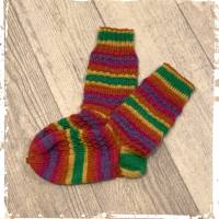 Handgestrickte Socken aus hochwertigen Materialien in Größe 38/39 mit wunderschönem Muster! Bild 1