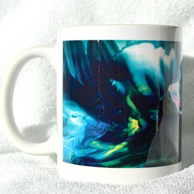 Malerische Keramiktasse – Licht und Schatten