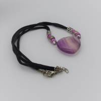 Herzkette, Halskette mit Steinherz violett, Velourband schwarz, Länge 42 + 4 cm, Flourit, Edelsteinkette, Einzelstück Bild 1