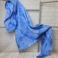 Dreieckstuch XXL aus Musselinstoff in Batik blau, Musselintuch, leichter Schal, handmade von la piccola Antonella Bild 2