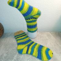 handgestrickte Socken, Größe 38/39, 4fach Sockenwolle, blau gelb grün, mit Hebemaschen Bild 1