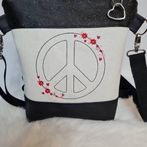 Handtasche Peace Zeichen Umhängetasche weiss Glitzer schwarz Tasche mit Anhänger Kunstleder Bild 2