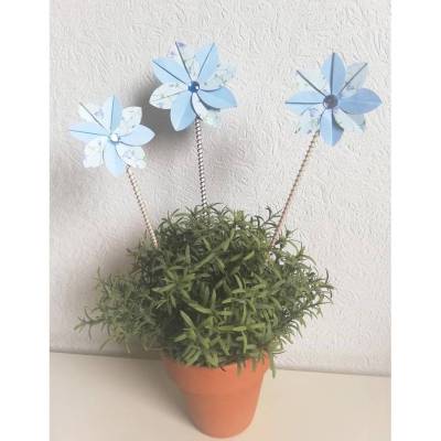 Set aus 3 Blumenstecker Origami Papierblumen, blau weiss floral, 21 cm, Frühling Ostern Muttertag