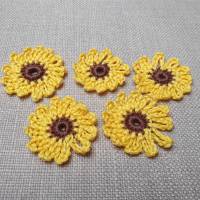 5 Sonnenblumen Häkelblumen, gehäkelte Blüten zum aufnähen, Häkelapplikationen Blume gelb Herbst Bild 5