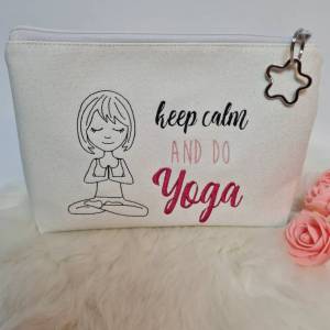 Yoga  Tasche Keep Calm Kosmetiktasche Stiftetasche Mäppchen weiss Glitzer Yogatasche mit Anhänger Blume Bild 3