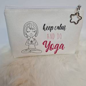Yoga  Tasche Keep Calm Kosmetiktasche Stiftetasche Mäppchen weiss Glitzer Yogatasche mit Anhänger Blume Bild 4