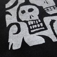 Totenköpfe, Bio Fairtrade T-Shirt Männer, schwarz, Größe L, mit handgedrucktem Siebdruck. Bild 4