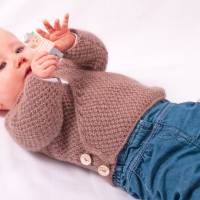Strickanleitung für die Wickeljacke Sterntaler für Babys von 0 bis 6 Monate Bild 2