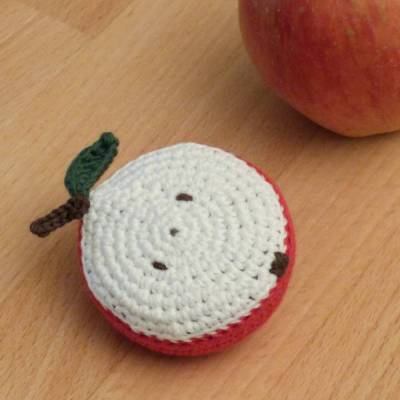 gehäkelter Babygreifling Apfel mit Quietscher aus Biobaumwolle, Handarbeit