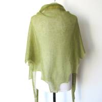 Dreieckstuch gestrickt aus Mohair, olivgrünes Schultertuch, sommerlicher Damenschal khaki-grün, Trachtentuch Bild 3