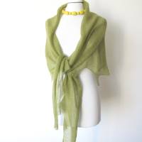 Dreieckstuch gestrickt aus Mohair, olivgrünes Schultertuch, sommerlicher Damenschal khaki-grün, Trachtentuch Bild 5