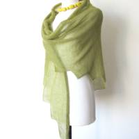 Dreieckstuch gestrickt aus Mohair, olivgrünes Schultertuch, sommerlicher Damenschal khaki-grün, Trachtentuch Bild 6
