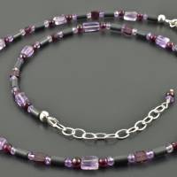 Zarte, zauberhafte Edelsteinkette in hellem lila, dunkelrot und grau - Amethyst, Granat, Hämatit - zarte Halskette Bild 2