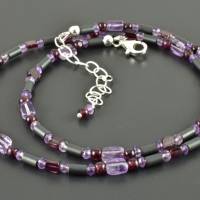 Zarte, zauberhafte Edelsteinkette in hellem lila, dunkelrot und grau - Amethyst, Granat, Hämatit - zarte Halskette Bild 3