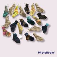 Schlüsselanhänger "Socke ", Mini- Socke gestrickt farblich sortiert, Taschenanhänger, Geldgeschenke,  Dekosocken Bild 4