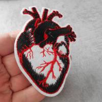 Herz anatomisch Applikation Stoff Aufbügler  Patch zum Aufbügeln gestickt Bild 2