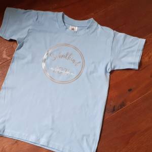 2023 Schulkind T-Shirt, Erstklässler Statement-Shirt, personalisiert, hellblau, Baumwolle Bild 4