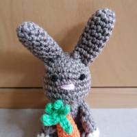 Kuscheltier Hase gehäkelt als Ostergeschenk, Spielzeug, Anhänger Bild 6