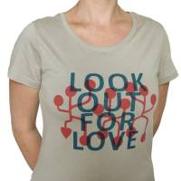 Look out for Love, Bio fairtrade T-Shirt für Frauen. Siebdruck handbedruckt. Bild 3
