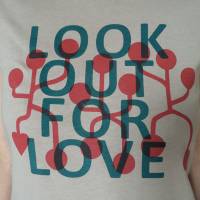 Look out for Love, Bio fairtrade T-Shirt für Frauen. Siebdruck handbedruckt. Bild 5