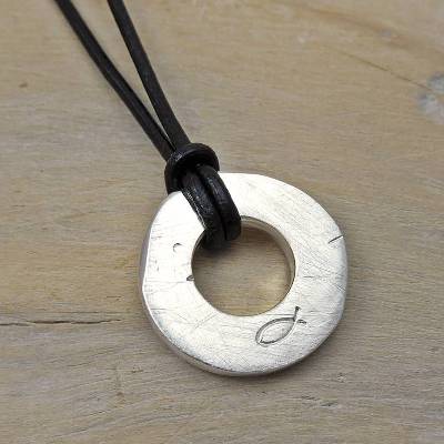 Cooler Anhänger in Silber "Stamped Wheel S", personalisierbares Geschenk zur Kommunion, Konfirmation, Firmung