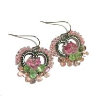 Funkelnde Ohrringe rosa grün Herz handgemacht mit Blüten und Glastropfen pink Muttertag Bild 1