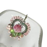 Funkelnde Ohrringe rosa grün Herz handgemacht mit Blüten und Glastropfen pink Muttertag Bild 2