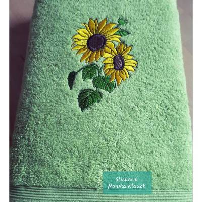 Handtuch, maigrün, 50 x 100, mit Sonnenblumen und nach Wunsch mit Namen