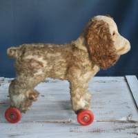 alter Plüschhund auf Rädern Vintage Spielzeug Bild 2