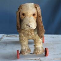 alter Plüschhund auf Rädern Vintage Spielzeug Bild 3