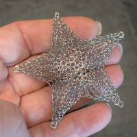 Be a Star - gestrickter Stern aus Edelstahldraht mit Sternaufhänger Bild 1